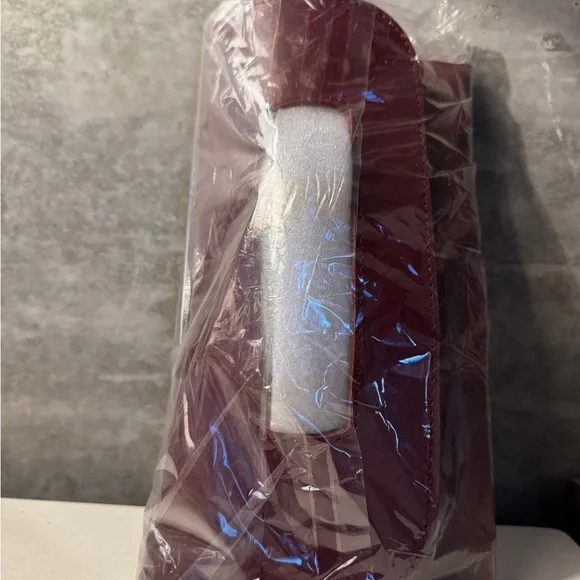 COPY - Able Mare Clutch in Wine Red with Integrated Handle - Picture 4 of 4